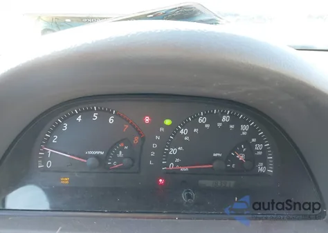 2004 Toyota Camry Xle z USA, uszkodzony, nr VIN 4T1BE30K24U313302